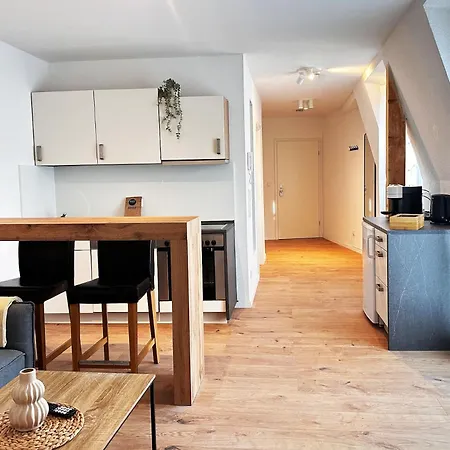 شقة 60qm Mit 2 Betten In - - High Ceiling *