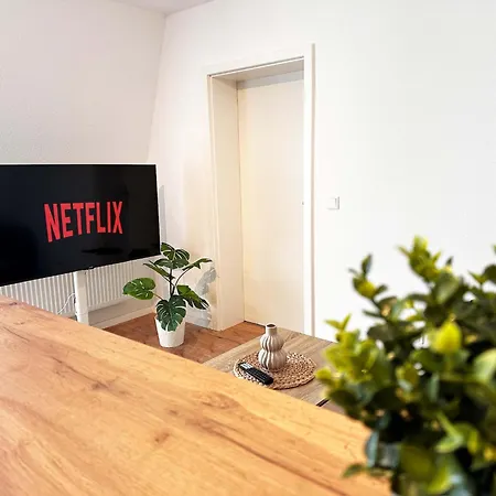 60qm Mit 2 Betten In - - High Ceiling Apartment *