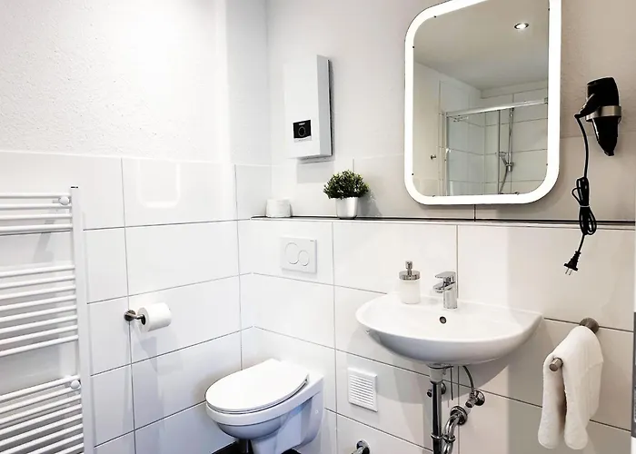 شقة 60qm Mit 2 Betten In - - High Ceiling *