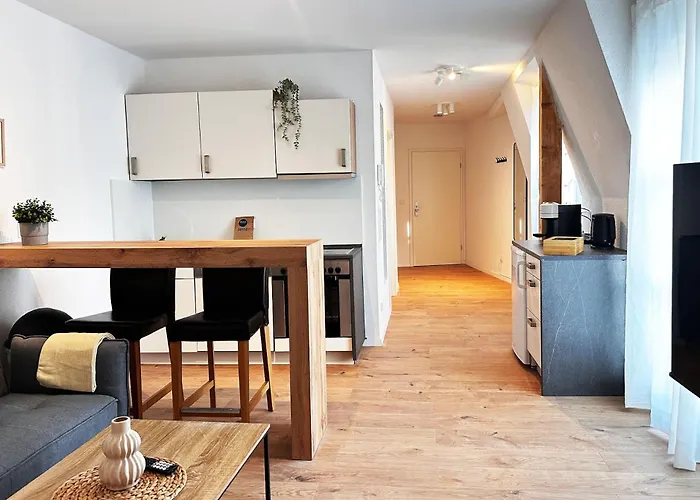 شقة 60qm Mit 2 Betten In - - High Ceiling *